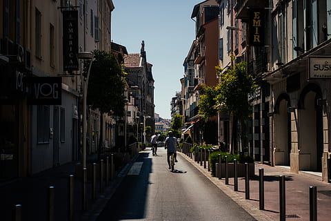 france-cannes-sun-shadow