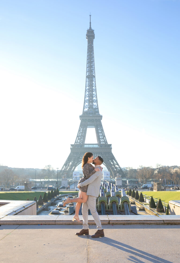 sesion de fotos en pareja con un fotografo español en la torre eiffel
